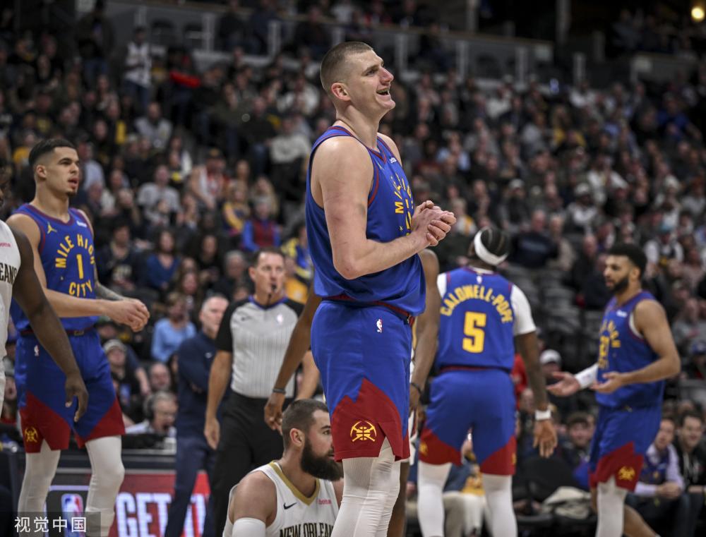 她的职业生 她的职业生