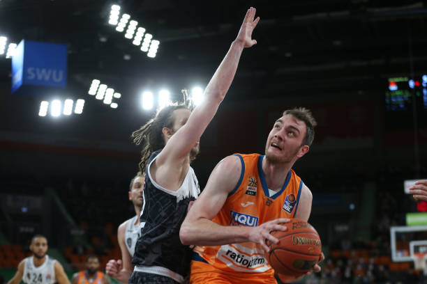 中国队通过 中国队通过