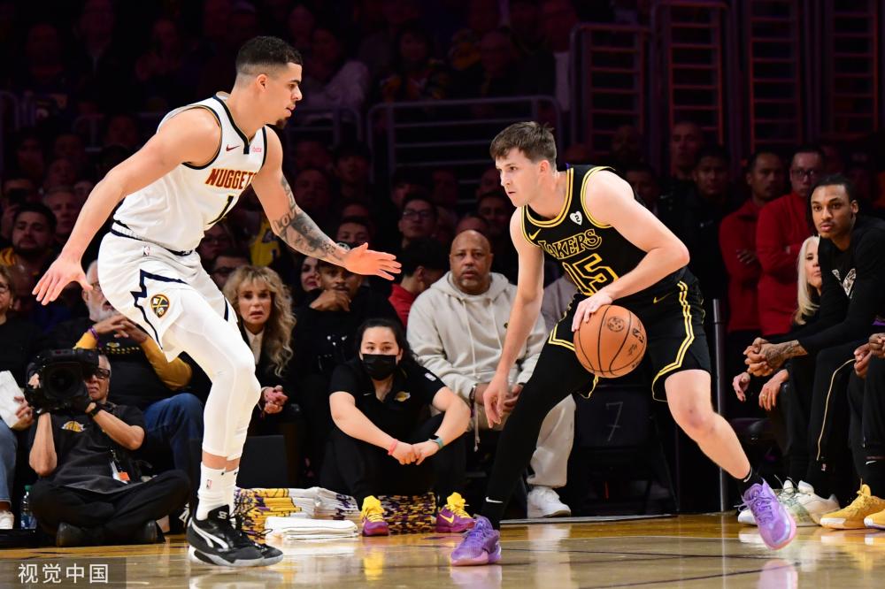 在足球战术 在足球战术